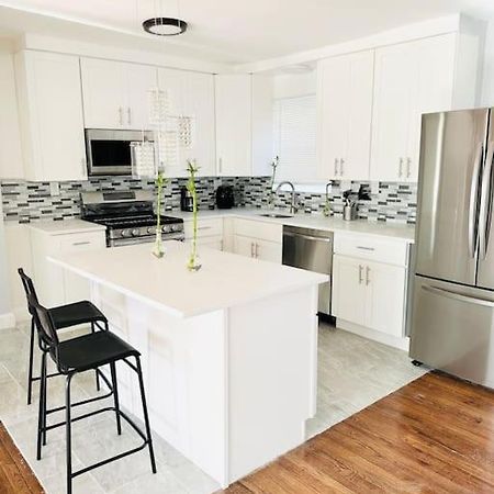 Elmont Cheerful 4-Bedroom Home With Free Parking מראה חיצוני תמונה